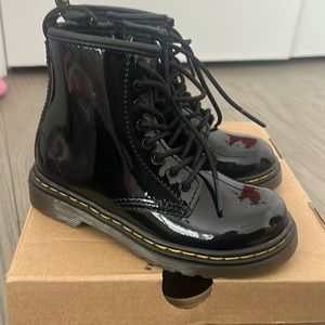 DR MARTENS TODDLER size 9 NEW